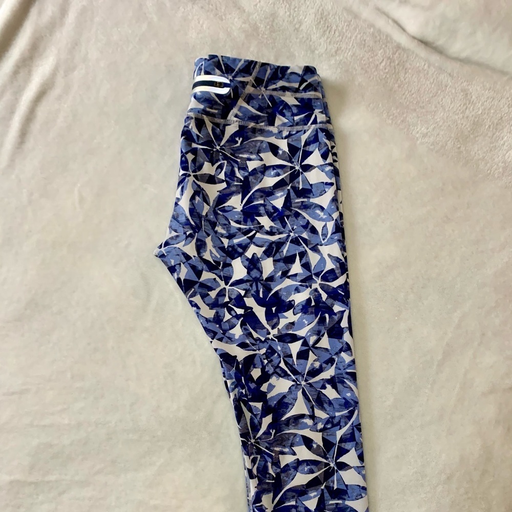 Athleta Blue and White Floral Capri Leggings - Picture 2 of 7